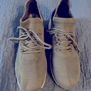 Black Women’s Tennis Shoes